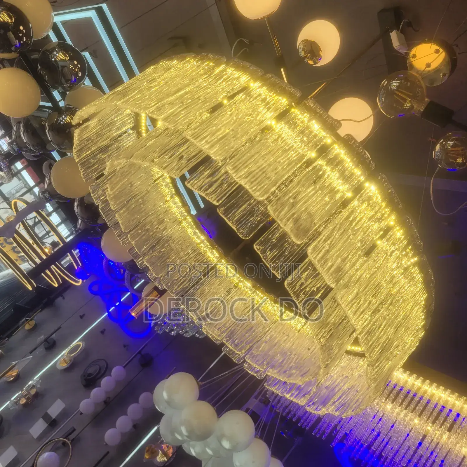 By 800 Round Chandelier