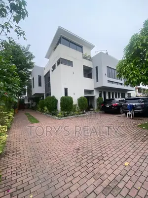 4bdrm House in Lekki Phase 1 for rent
