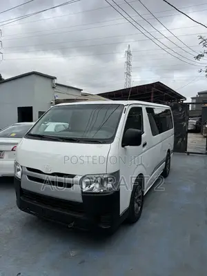 Toyota Grand HiAce 2002 White