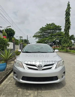 Toyota Corolla LE 4dr Sedan (1.8L 4cyl 4A) 2011 Silver