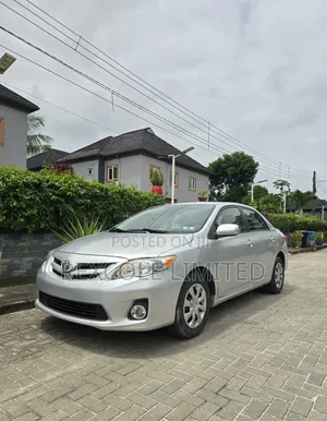 Toyota Corolla LE 4dr Sedan (1.8L 4cyl 4A) 2011 Silver