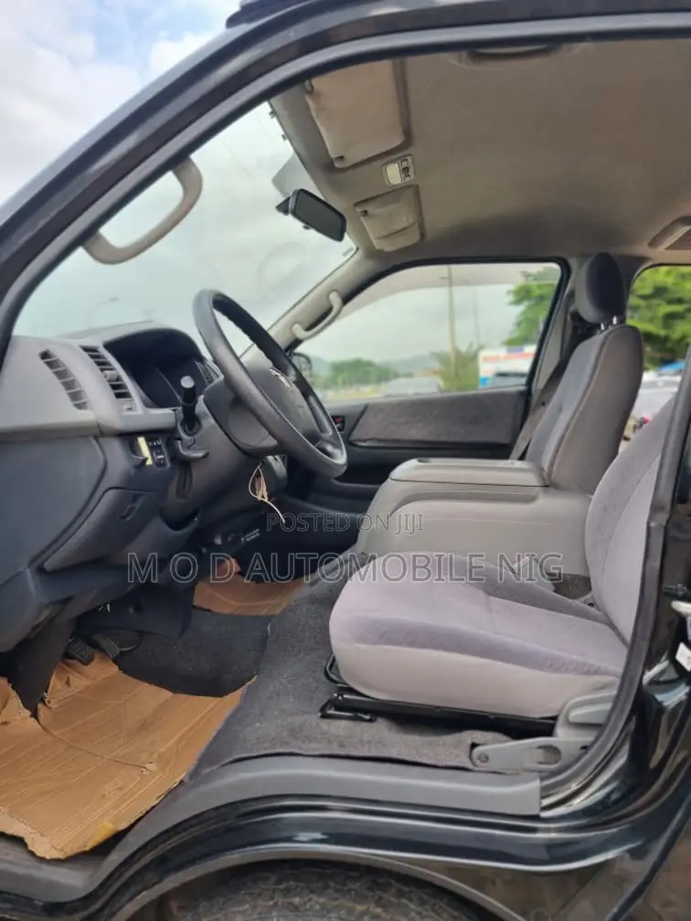 Toyota HiAce 2010 Black