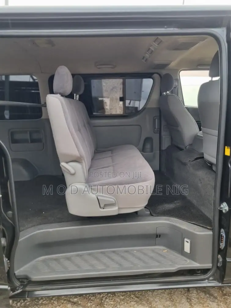 Toyota HiAce 2010 Black