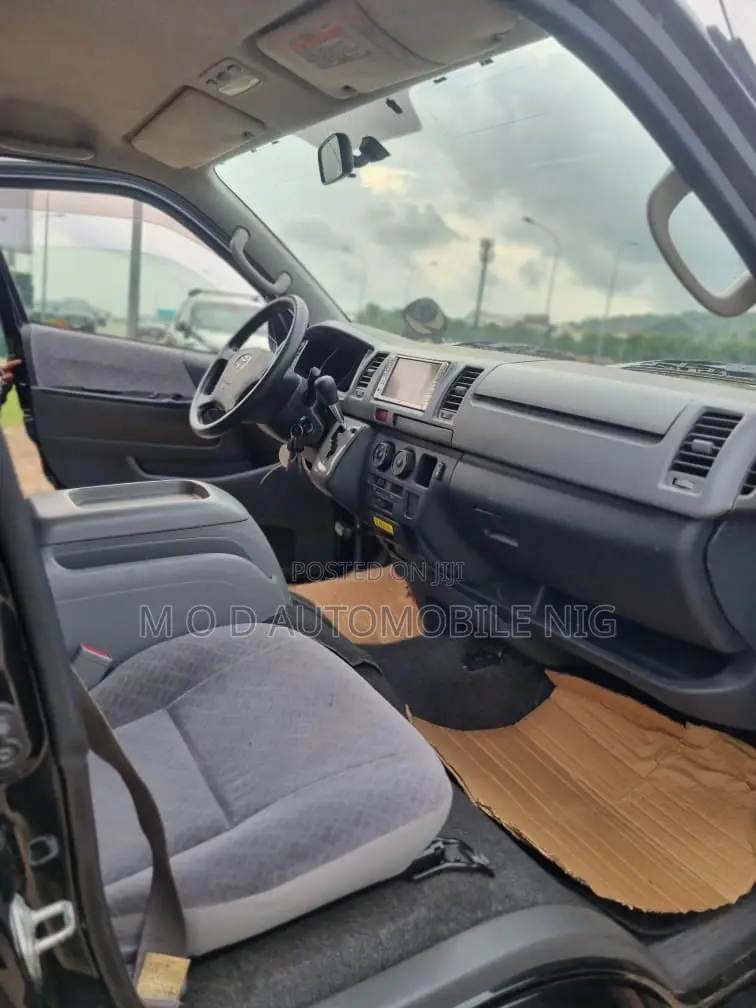 Toyota HiAce 2010 Black