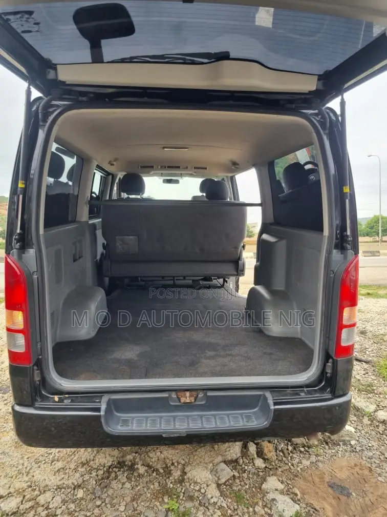 Toyota HiAce 2010 Black