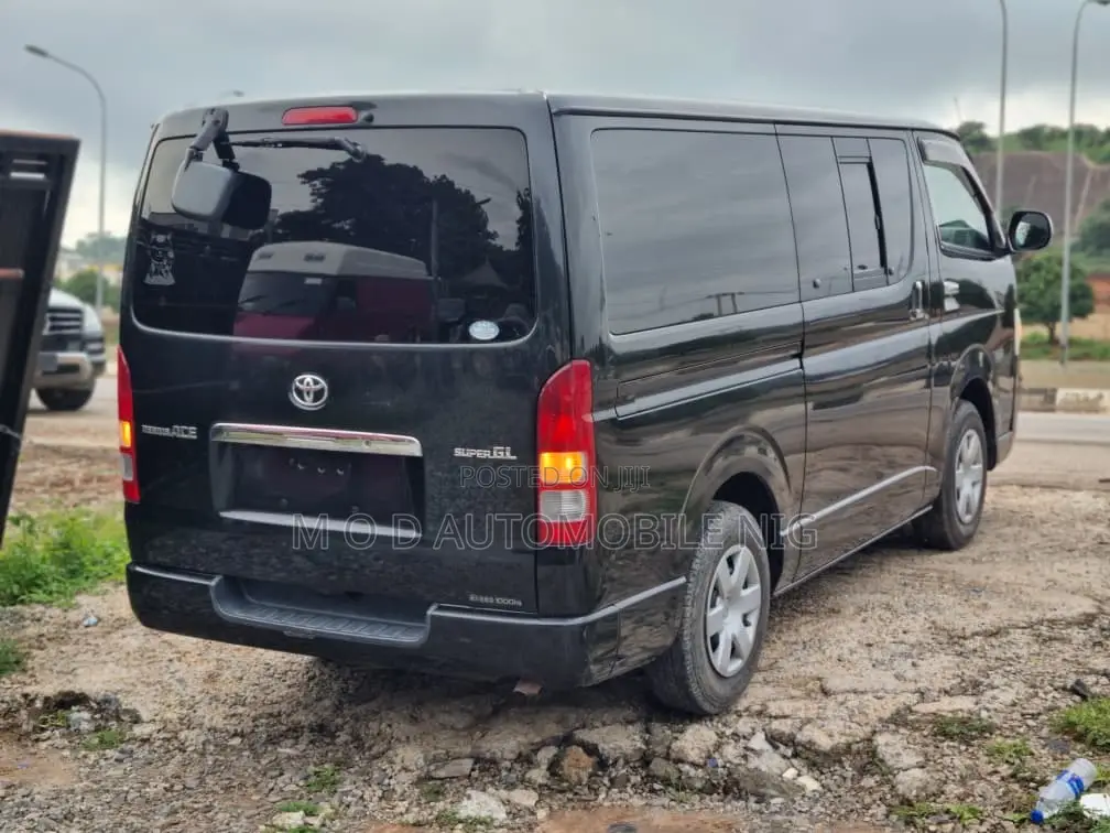 Toyota HiAce 2010 Black
