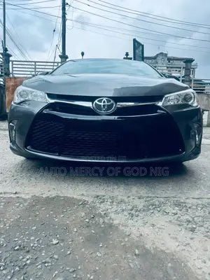 Toyota Camry SE 4dr Sedan (2.5L 4cyl 6A) 2017 Gray