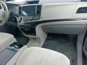 Toyota Sienna 2012 Gray