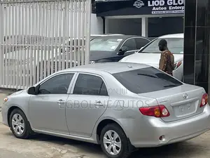 Toyota Corolla 2010 Silver