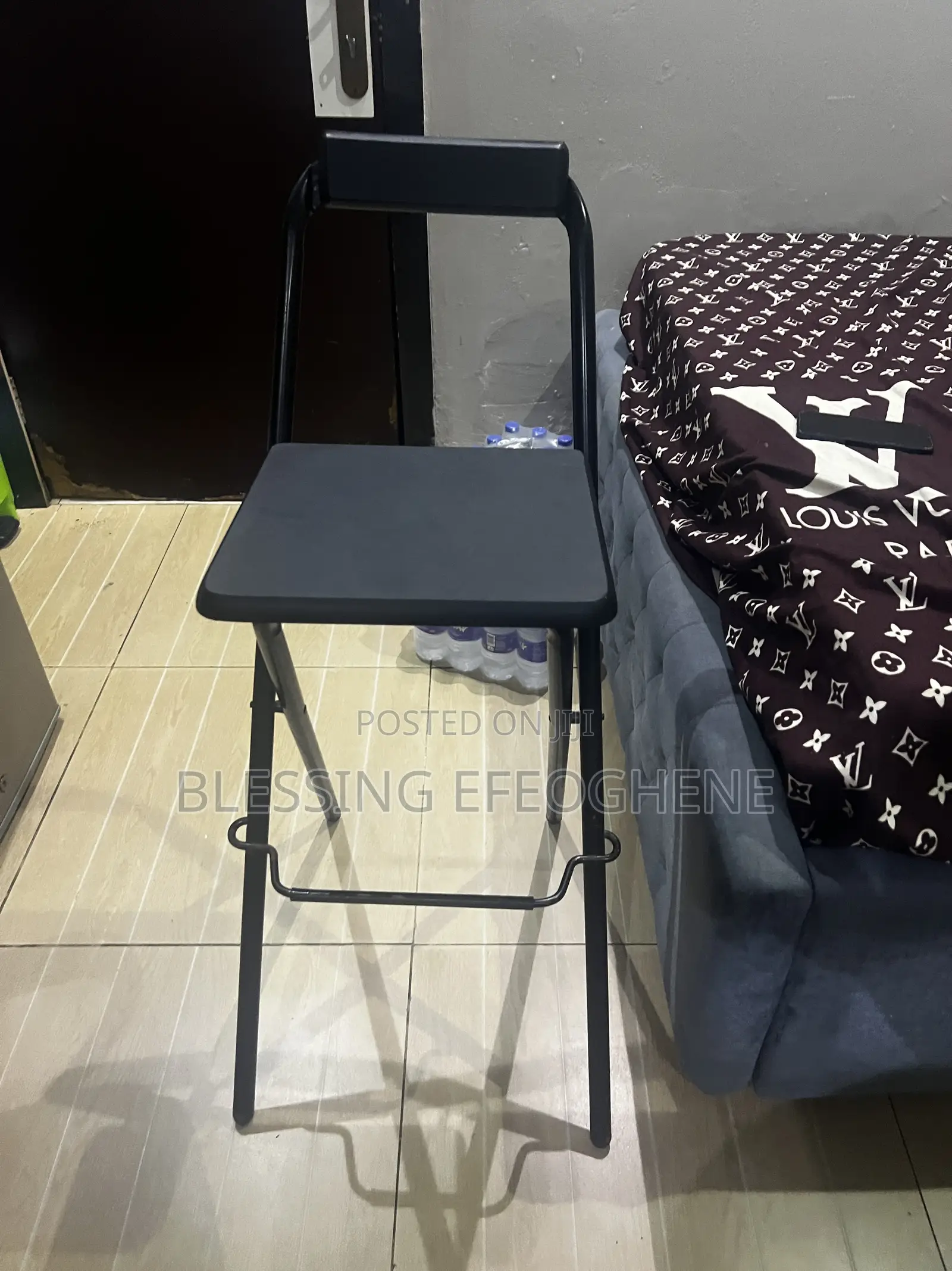 Foldable Makeup Chair