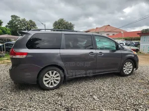 Toyota Sienna 2010 Gray