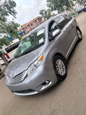 Toyota Sienna 2013 Silver