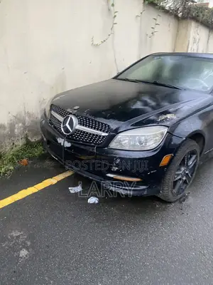 Mercedes-Benz C300 2011 Black