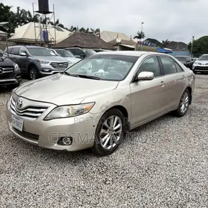 Toyota Camry XLE 4dr Sedan (2.4L 4cyl 5A) 2009 Gold