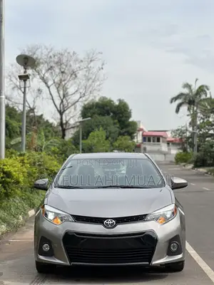 Toyota Corolla 2015 Gold