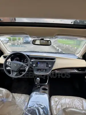 Toyota Avalon XLE Premium Sedan FWD (3.5L 6cyl 6A) 2013 Gold