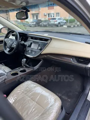 Toyota Avalon XLE Premium Sedan FWD (3.5L 6cyl 6A) 2013 Gold