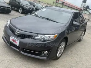 Toyota Camry SE 4dr Sedan (2.5L 4cyl 6A) 2013 Gray