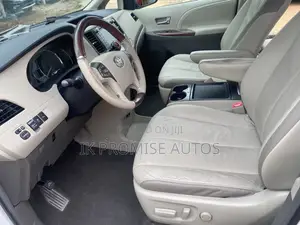 Toyota Sienna Limited 7 Passenger 2011 White
