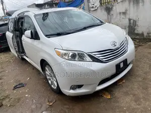 Toyota Sienna Limited 7 Passenger 2011 White