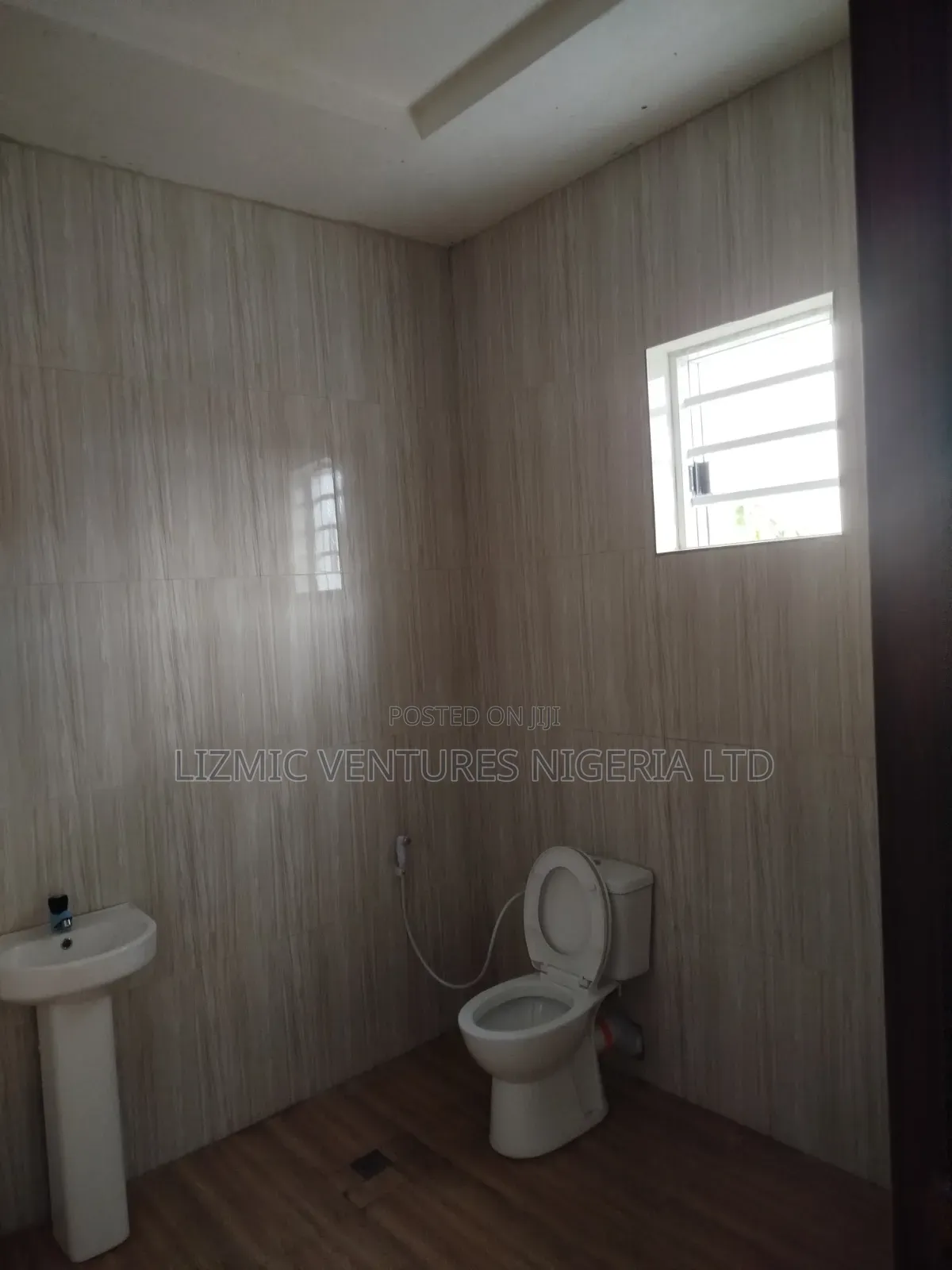 Office Space Tolet