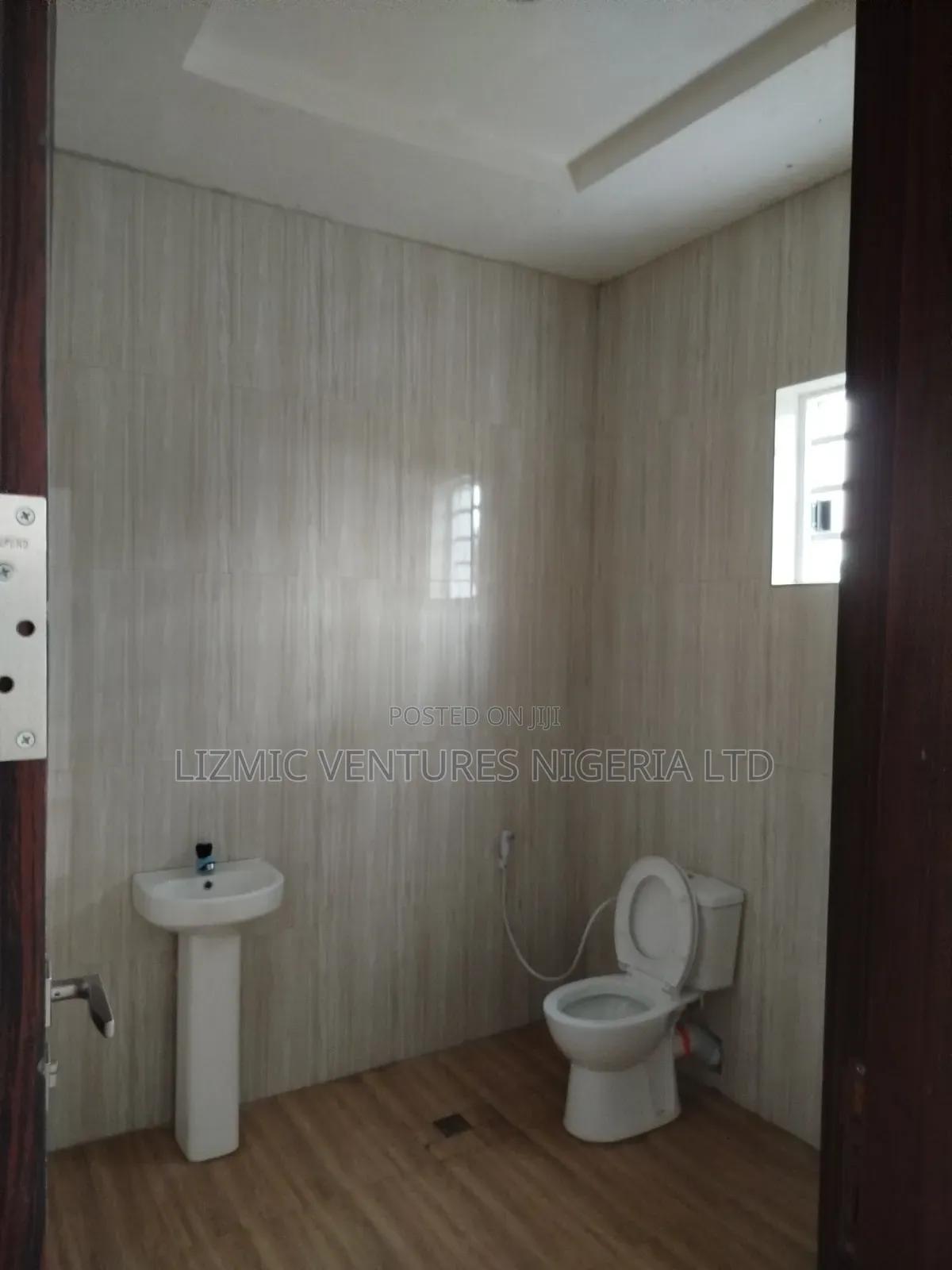 Office Space Tolet
