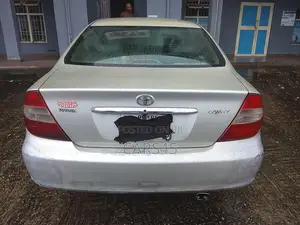 Toyota Camry LE 4dr Sedan (2.4L 4cyl 5M) 2004 Silver