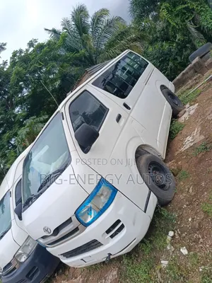 Toyota HiAce 2015 White