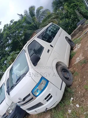 Toyota HiAce 2015 White