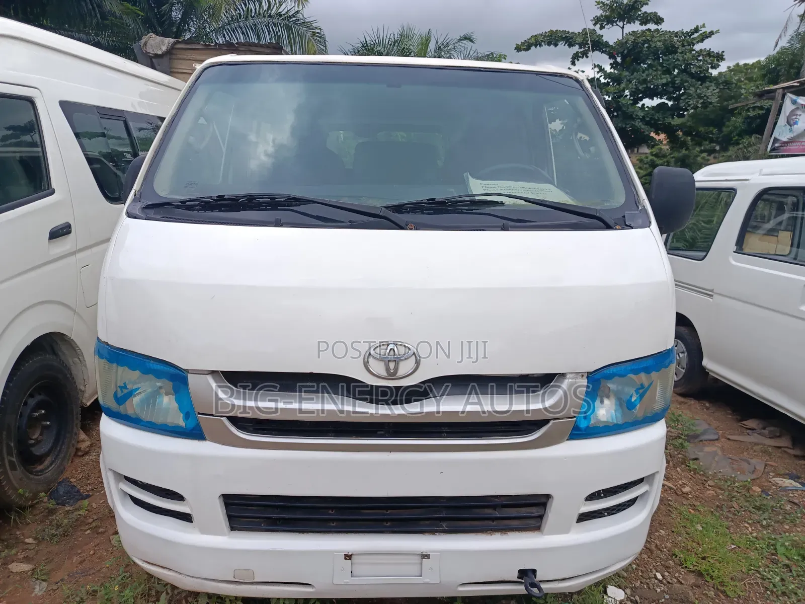 Toyota HiAce 2015 White