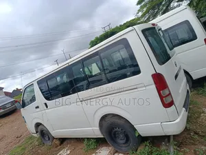 Toyota HiAce 2015 White