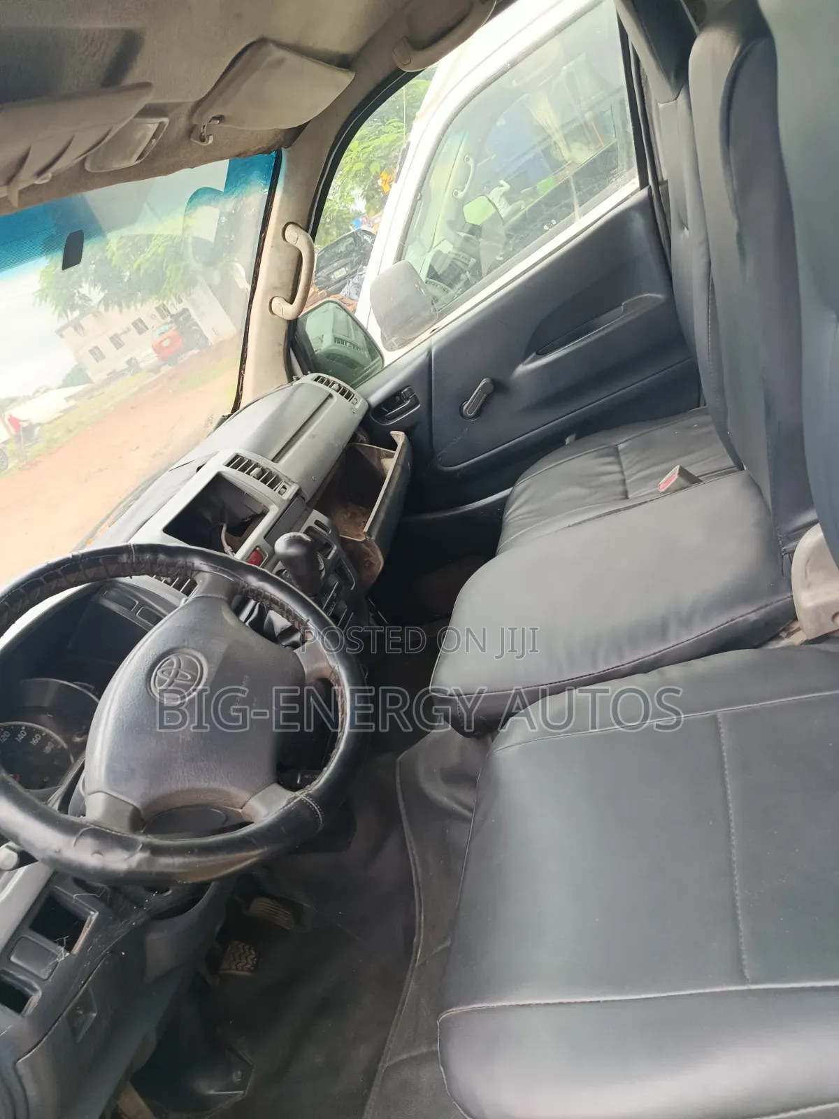 Toyota HiAce 2015 White