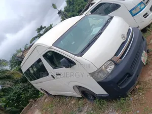 Toyota HiAce 2014 White
