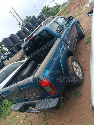 Nissan Frontier Automatic 2005 Blue