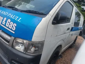 Toyota HiAce 2006 White