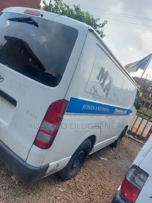 Toyota HiAce 2006 White