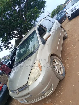 Toyota Sienna 2006 Gold