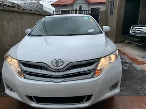 Toyota Venza Limited 2010 White