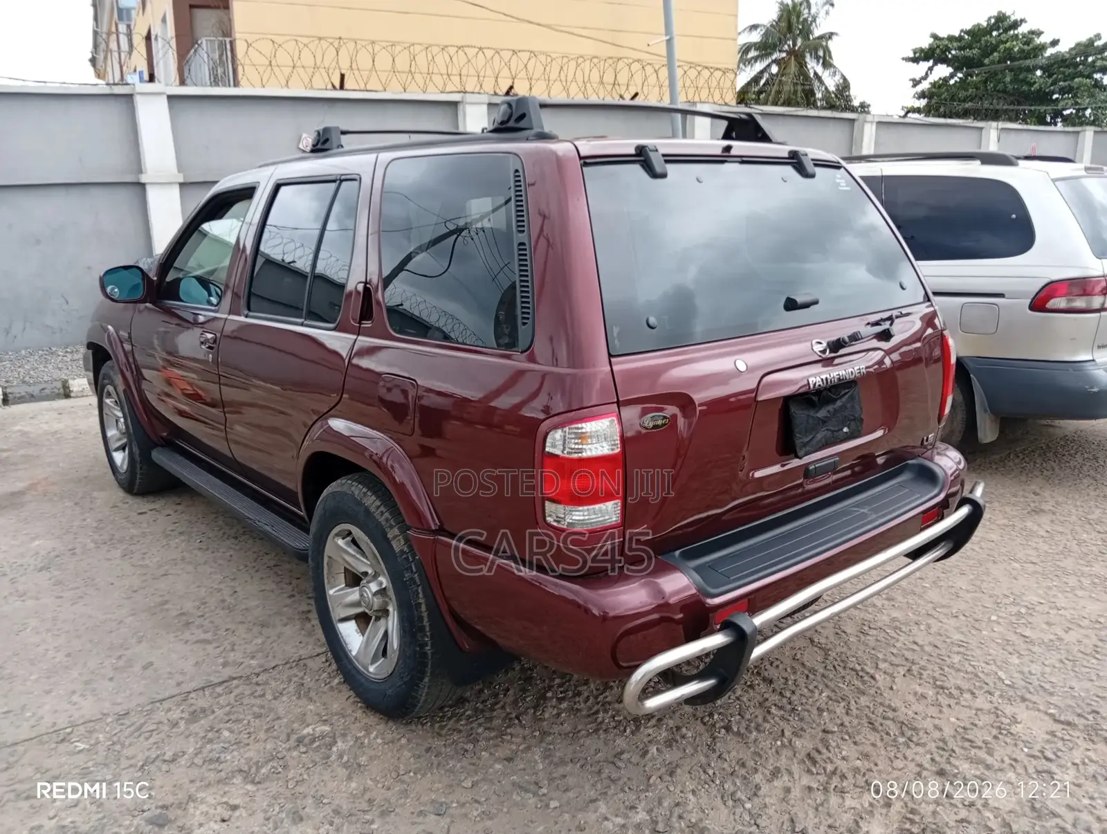 Nissan Pathfinder 2004 Red