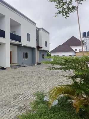 3bdrm Townhouse / Terrace in City -Square Estate, Sabon Lugbe for rent