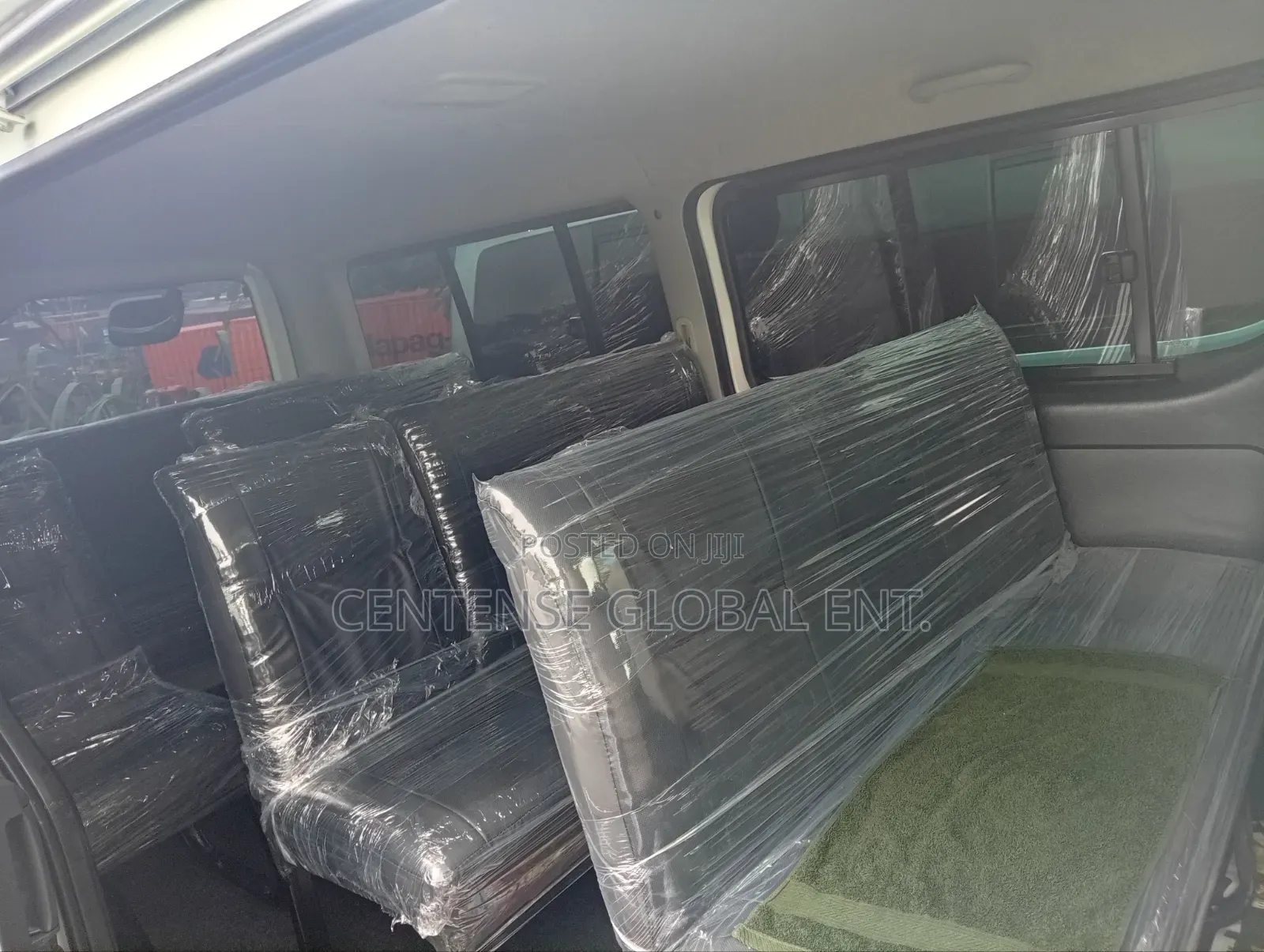 Toyota HiAce 2013 Black