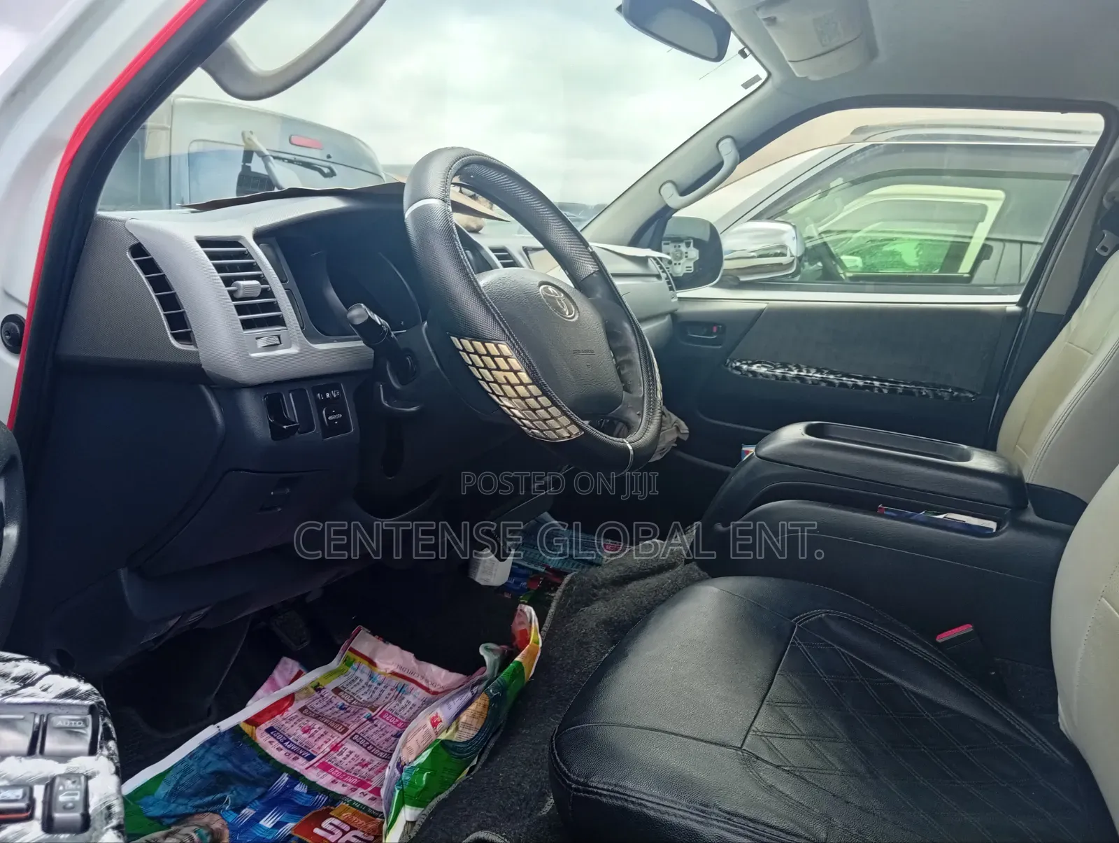 Toyota HiAce 2013 Black
