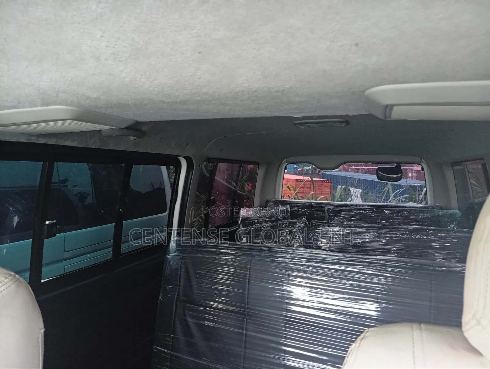Toyota HiAce 2013 Black