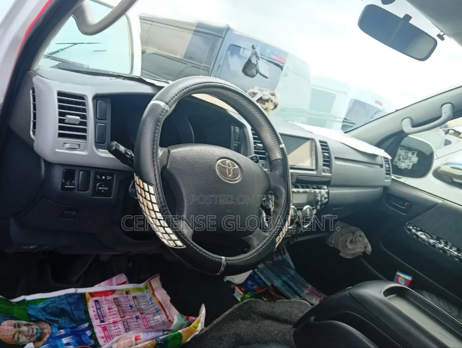 Toyota HiAce 2013 Black