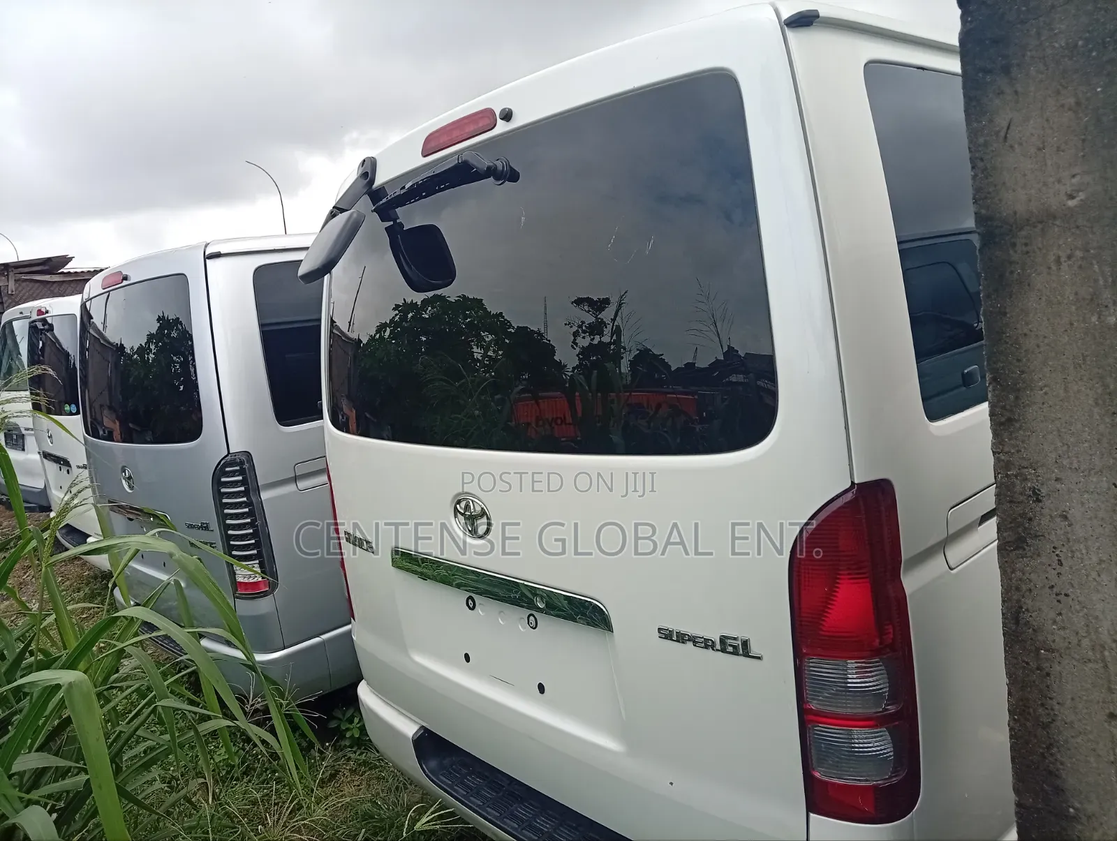 Toyota HiAce 2013 Black