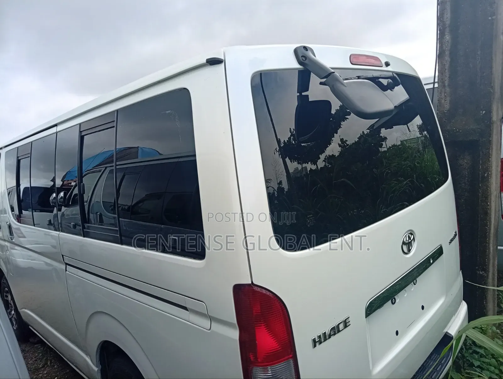 Toyota HiAce 2013 Black