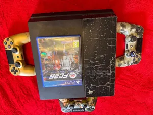 A PS4 Console With 3 Pads and Fc26 for Sale! 
