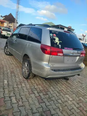 Toyota Sienna 2006 Gold