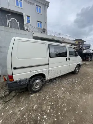 Volkswagen Transporter 2004 White