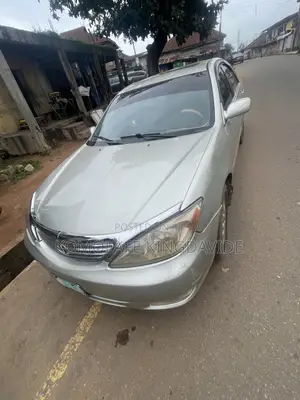 Toyota Camry XLE 4dr Sedan (2.4L 4cyl 4A) 2004 Gold